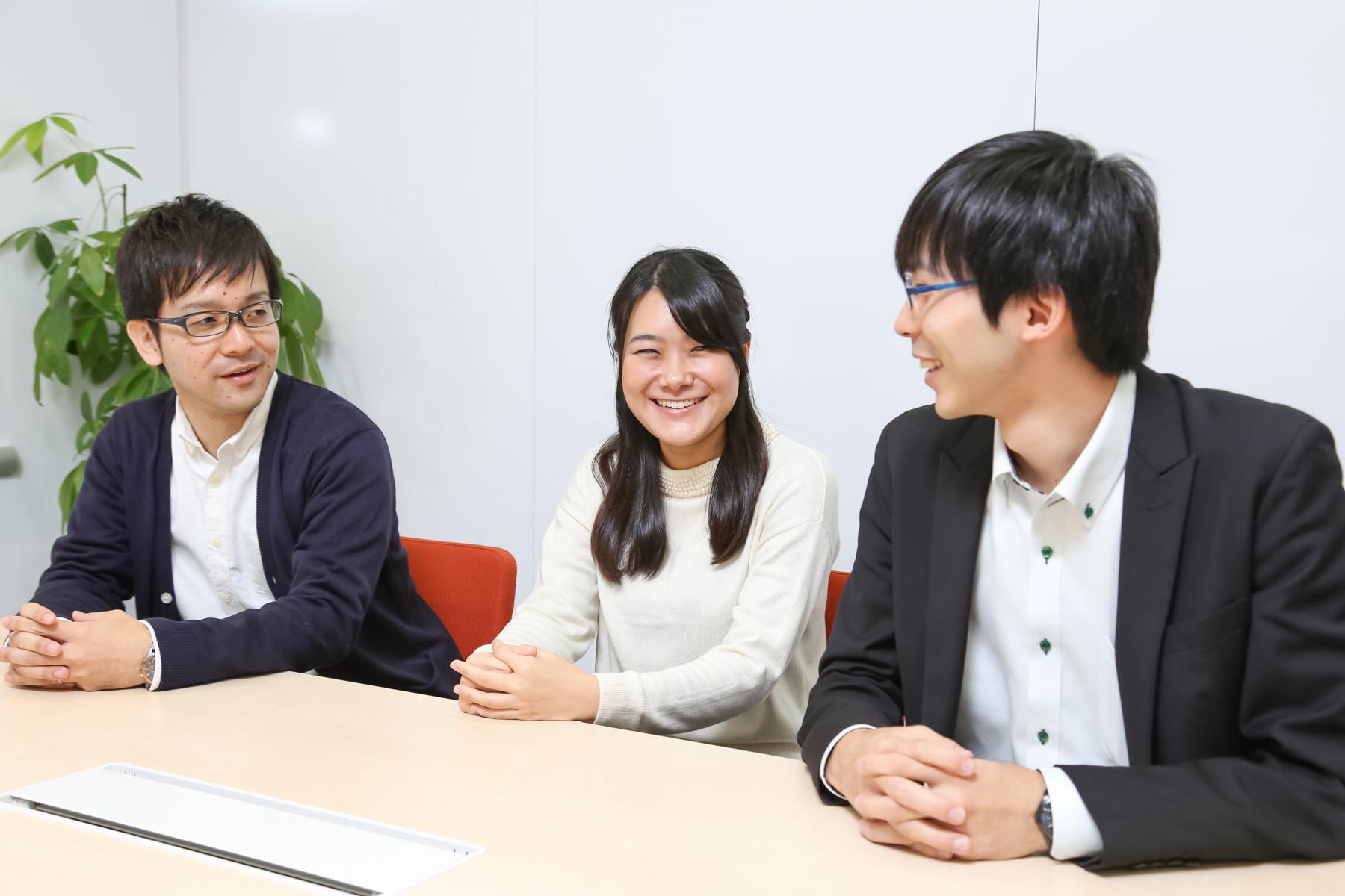 野球やフットサルなどのクラブ活動もあり、交流が活発なのでコミュニケーションを取りやすい環境だ。先輩たちは仕事以外の話でも気軽に相談に乗ってくれる。