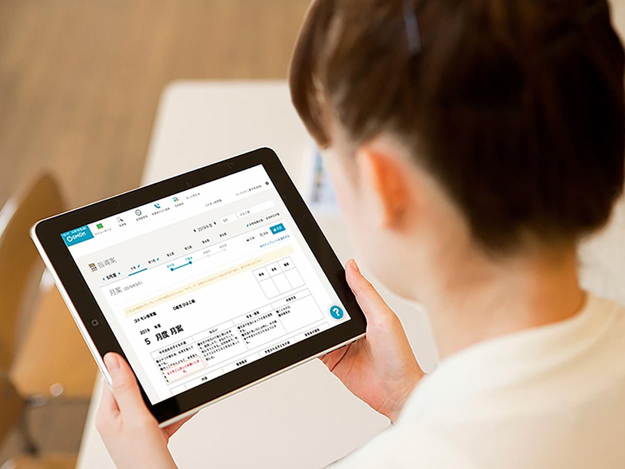 全国22,000以上の保育施設、380万人以上の保護者様にご利用いただいています。