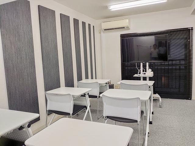 アストライアーソフトウエアが提供するサービスは、（1）ソフトウエア開発、（2）教育セミナー、（3）コンサルティングの3つだ。