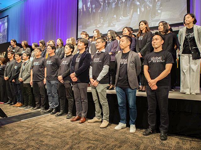 グローバル・ブレインは、さまざまな分野のスペシャリストたちを集め、その知見をチームとして組織化し、顧客にノウハウを提供する。