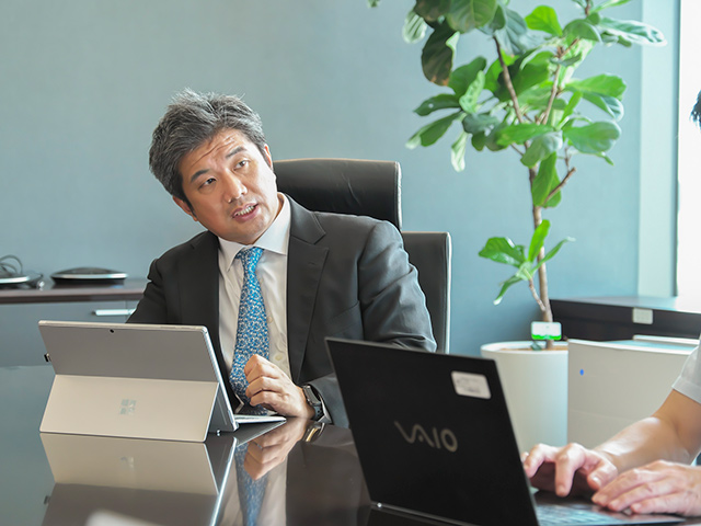 宇賀氏は20年間以上も一貫して医療業界に関わり続けてきたプロフェッショナルだ。