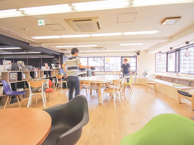 卓球台で息抜きをすることもできます。