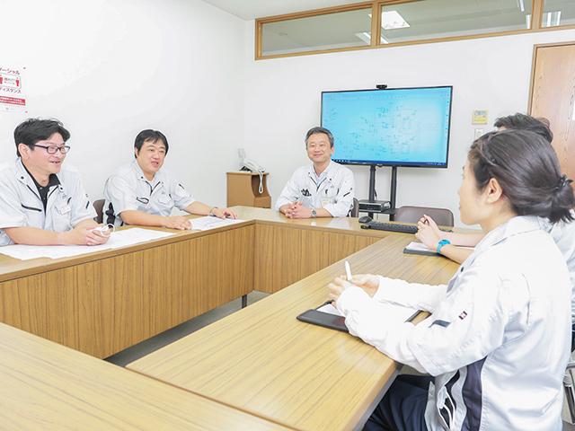 社内会議の様子