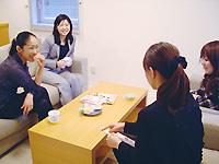 和気あいあいとした社内の風景