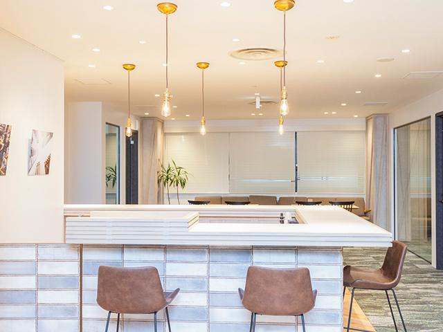 オープンスペースは綺麗に保たれており、働きやすい環境が整っている。