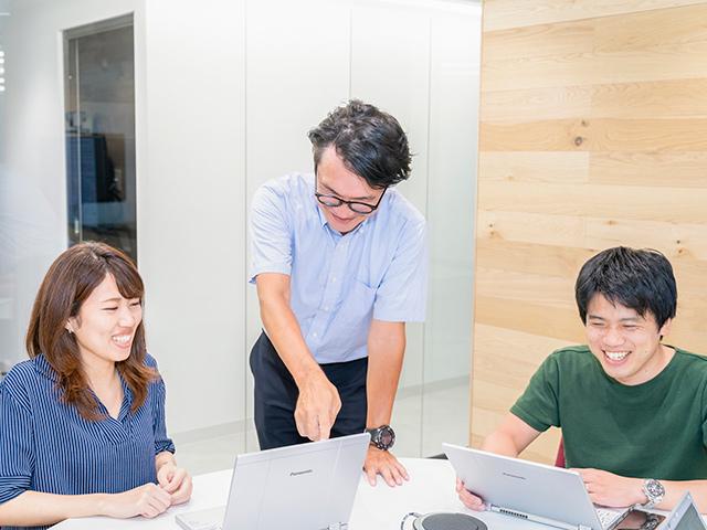 自律した個々人が顧客の成功に向くことで、自然にチームワークが生まれている。