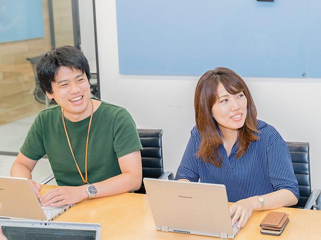 上司・部下の垣根なくフラットに意見交換できる雰囲気が窺えた。