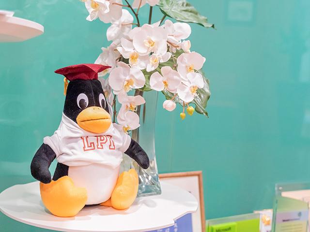 代表取締役社長の齋藤晶議氏は、エンジニアとしてプログラムのレビューはもちろん、プログラミングも手がけるという技術志向・現場志向を持っている。