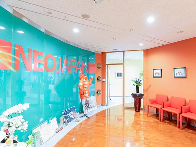 人材育成も積極的に行っている。プログラミング教育に長けた教育専任者を配置し、会社の指定する技術資格を取得すると奨励金が支給される資格取得支援制度や、各種の研修制度も備えている。