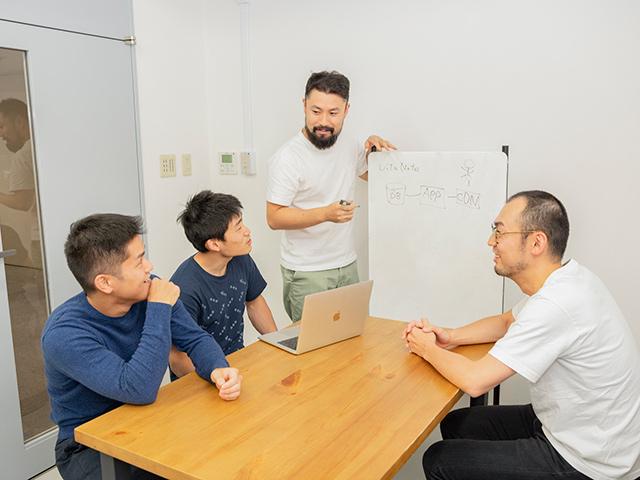 メンバーは、リクルートで10年以上の経験を積んだ代表の美濃部氏をはじめ、NTTデータでグローバルに活躍していた人、ベンチャー企業で年商50億のECをイチからつくり上げたエンジニアなど、いずれも豊富な経験をもつ。