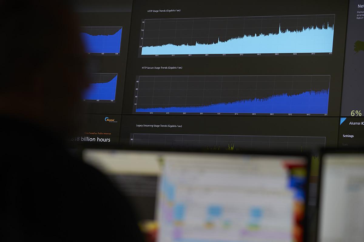 デジタル体験におけるセキュリティは妥協が許されません。Akamai は、インターネットエッジで稼働する世界最大級の分散プラットフォームとして、お客様のウェブサイト、モバイルインフラストラクチャ、API 主導のリクエストの保護を目的に構築した防御シールドを備えています。