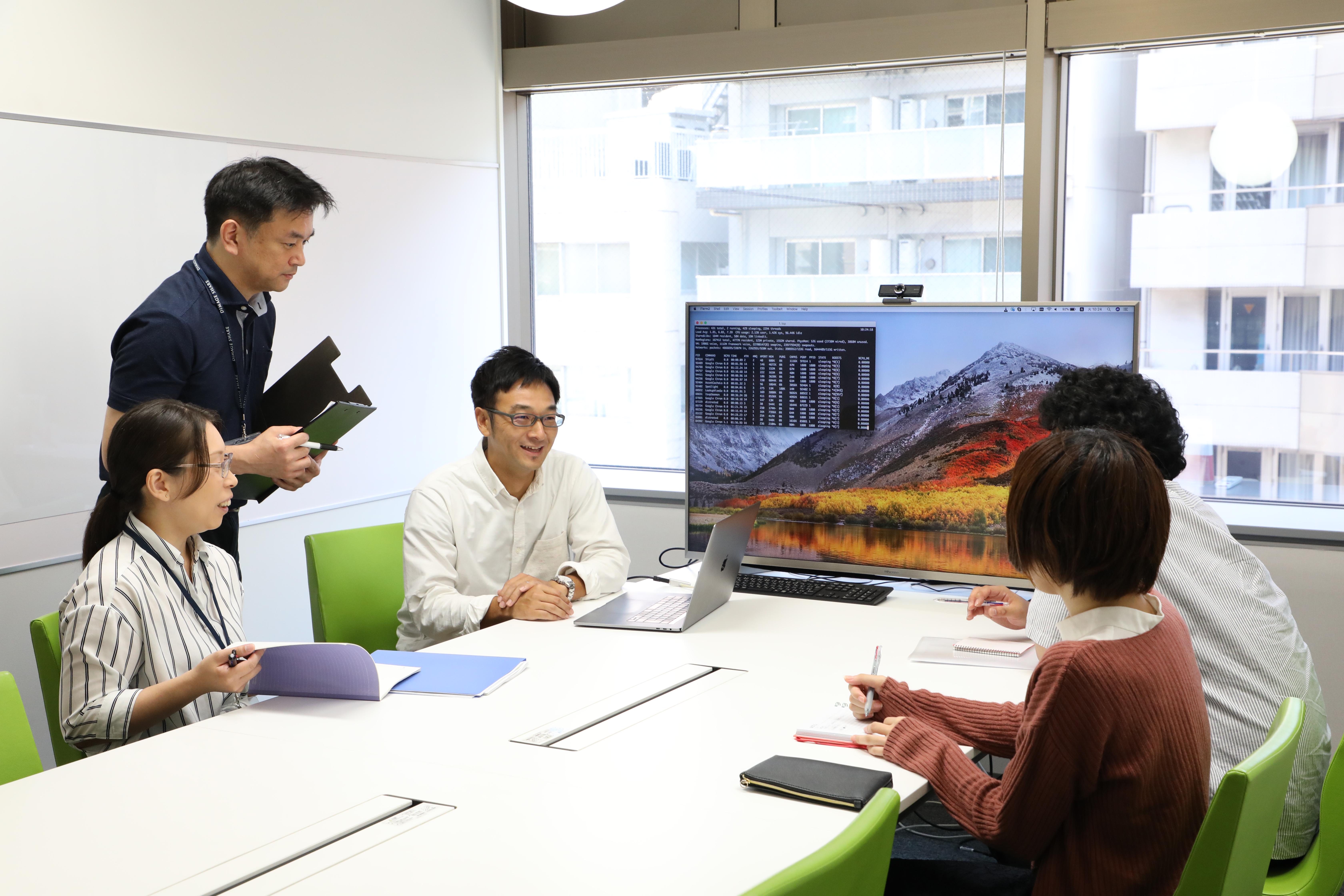 ワーキンググループでは業務外の最新テーマの知見を広めて、顧客への提案に活かしています