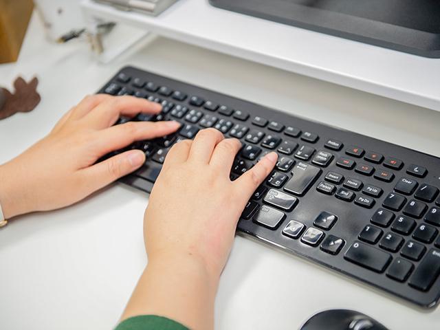 完全分業制を引いている。ディレクター、デザイナー、プログラマー、コーダー、サーバーサイドエンジニアなど、専門技能を持った人材を満遍なく揃え、1つのプロジェクトの中で各自が最も得意とする分野を担っている。