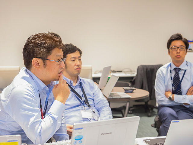 矢崎グループが保有する大量のデータを活用して、新たな価値を生み出すべく、日々挑戦を続けている。