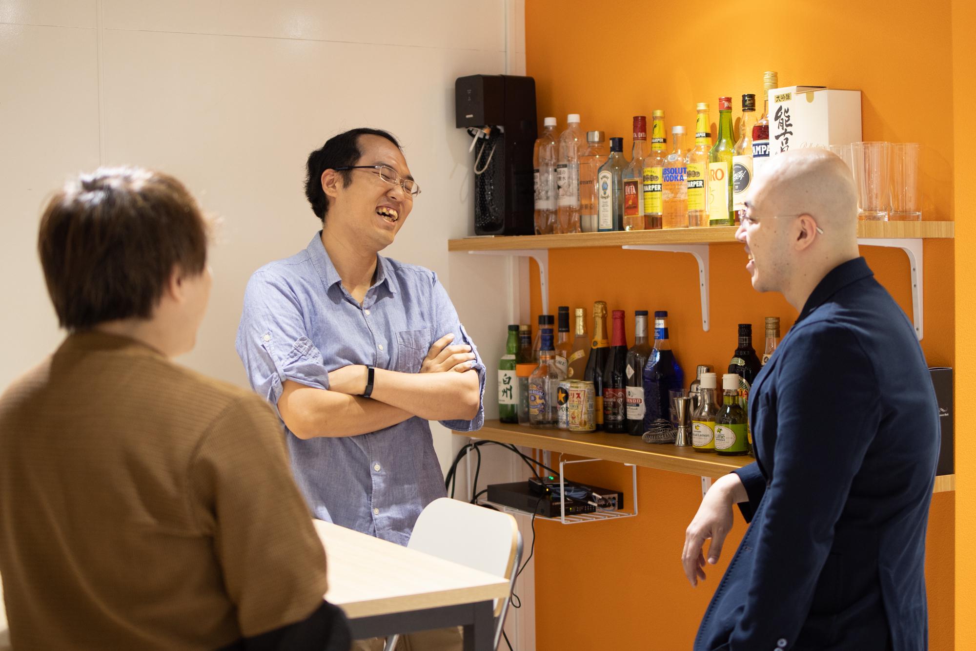 一人一人のパフォーマンス重要で全国採用・リモートワークや副業などの業務効率化を目指した働き方を実現しています。