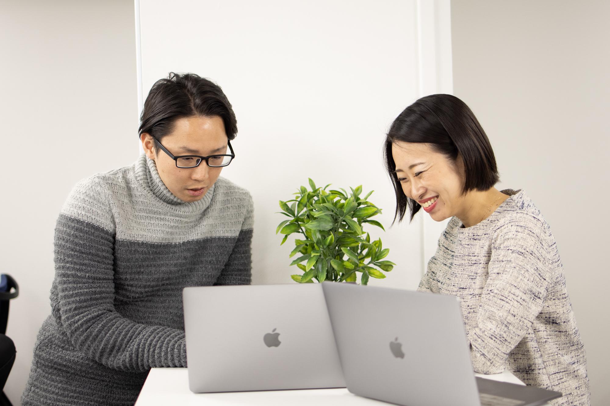 社内にもDX化を重要視しており、電子印導入・契約書や請求書のクラウド化などのペーパーレス化をはじめとし、最新のITツールなども積極的に取り入れています。