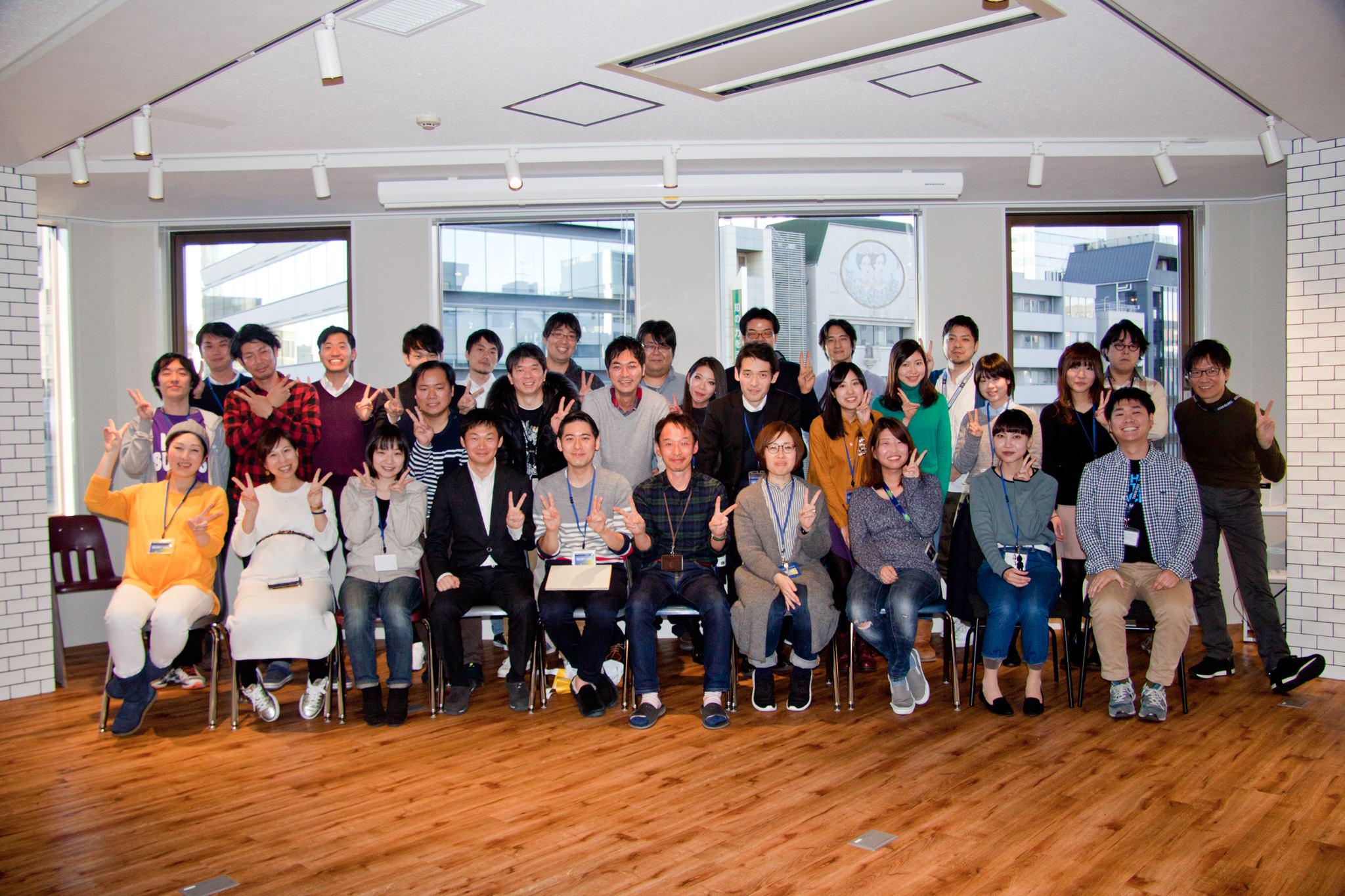 全員揃っての記念撮影。年齢も経験も様々なメンバが集まって生まれるコラボレーションが魅力の1つ。