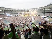 ライヴは熱気に包まれる