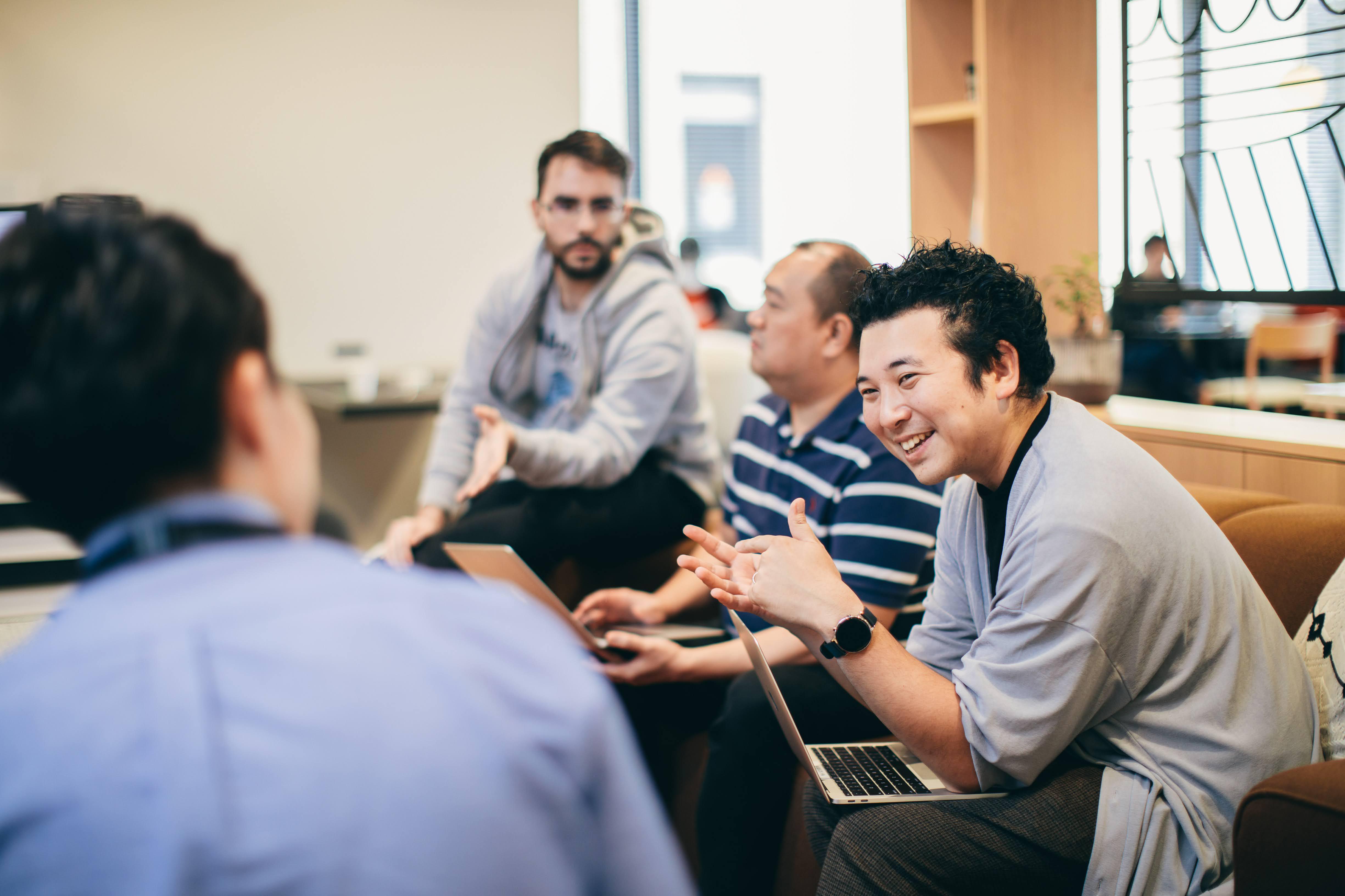 ABEJAはディープラーニング技術のビジネス化で高い評価を受けており、42.5億円の資金調達に続き、米Google本社からも出資を受けている。