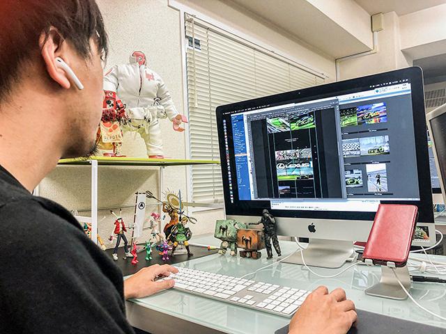 コロナ以降は同社も基本的にリモート体制を敷いているが、週末に開催されるカーレースの際は現場で業務を行ったり、制作物の入稿や会社の設備でなければできない業務の際は適宜出社するという働き方。