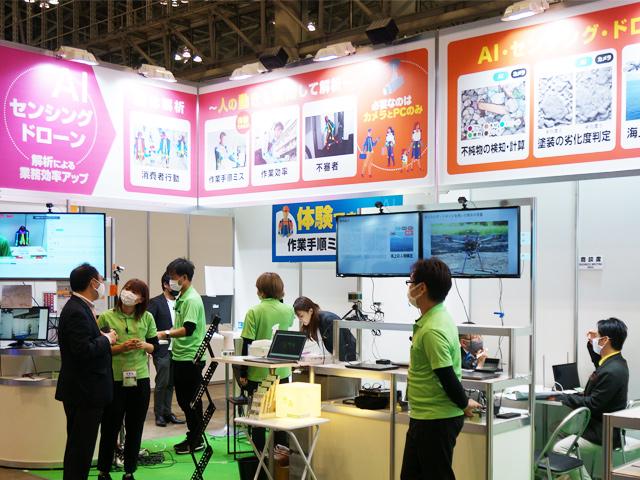 同社のビジネス上、受託も自社サービスにも共通しているものは、“ソリューション重視”の考え方。常に「この問題を解決するにはどんな技術を使えるか」という視点で考え、最新技術も積極的に取り入れます。