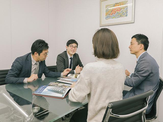 これまで比較的アナログな手法に頼ってビジネスを進めてきたが、社内にWebマーケティングの専門組織を設けてデジタル化を急速に進めている。コーポレートサイトはもちろん、物件ごとのランディングページやブランドサイト、オウンドメディアなどを立ち上げて、反響をベースとした営業にシフトしている。