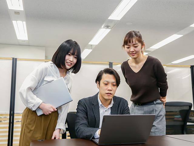 『「イキイキと働く社会」を創る』をベースに、子会社として、女性向け、サービス業出身者向け、若者既卒（フリーター）向けなど、ターゲット特化型のエージェントを設立。現在では、120名以上規模のグループに成長。今後もグループのシナジーを活かしながら「日本一のリクルーティングソリューション企業」を目指している。