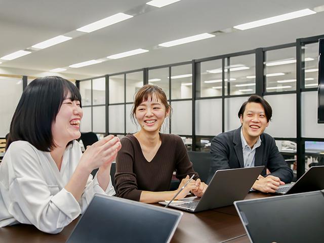 キャリアアドバイザーや法人営業職はもちろんのこと、自社アプリの開発エンジニアなど幅広い職種での採用を実施している。