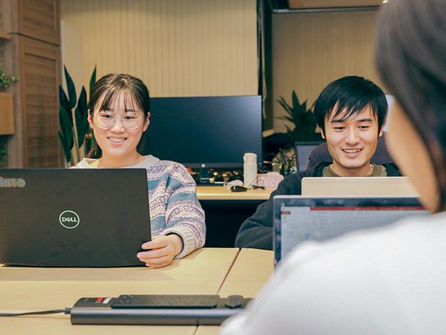 社員同士の関係性は非常に良好で、アットホームで働きやすい環境。