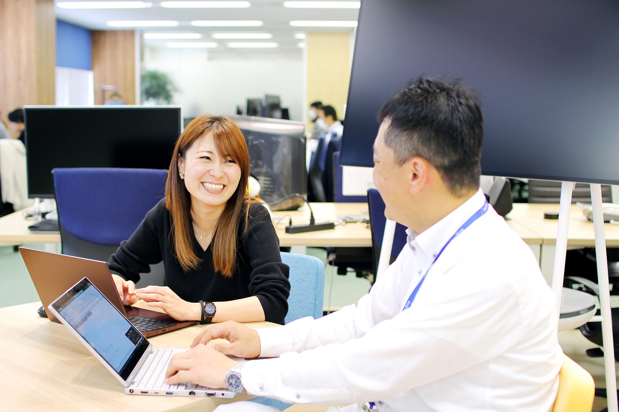 女性でも、中途入社の方でも、どんなバックグラウンドを持っていようが、同社ではちゃんと活躍でき、評価される仕組みがあります。