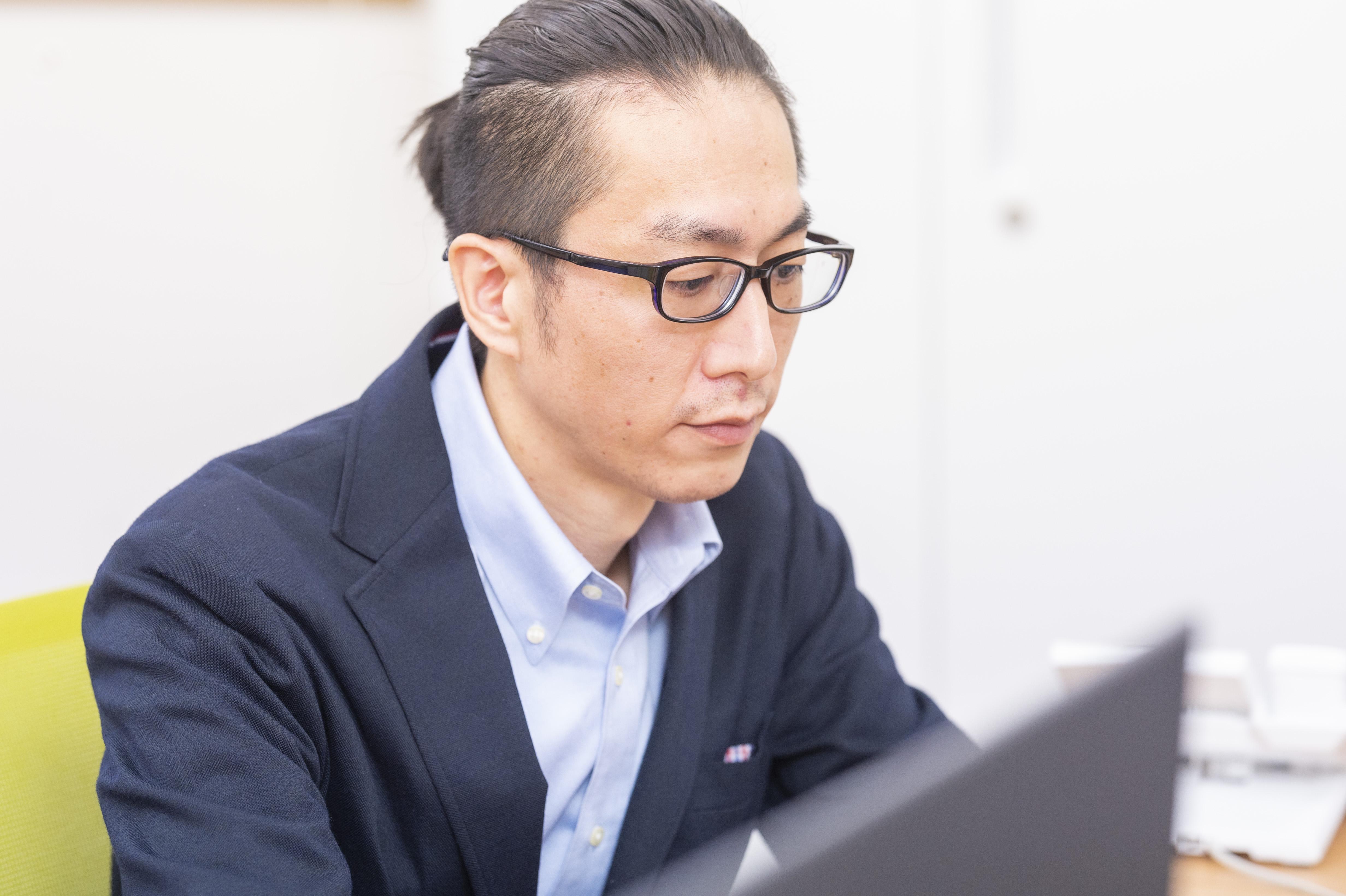 金融コンサルティング部門で、生保・損保などのシステム開発の支援を実施している。自社内での受託開発や客先常駐などにより事業を拡大している。