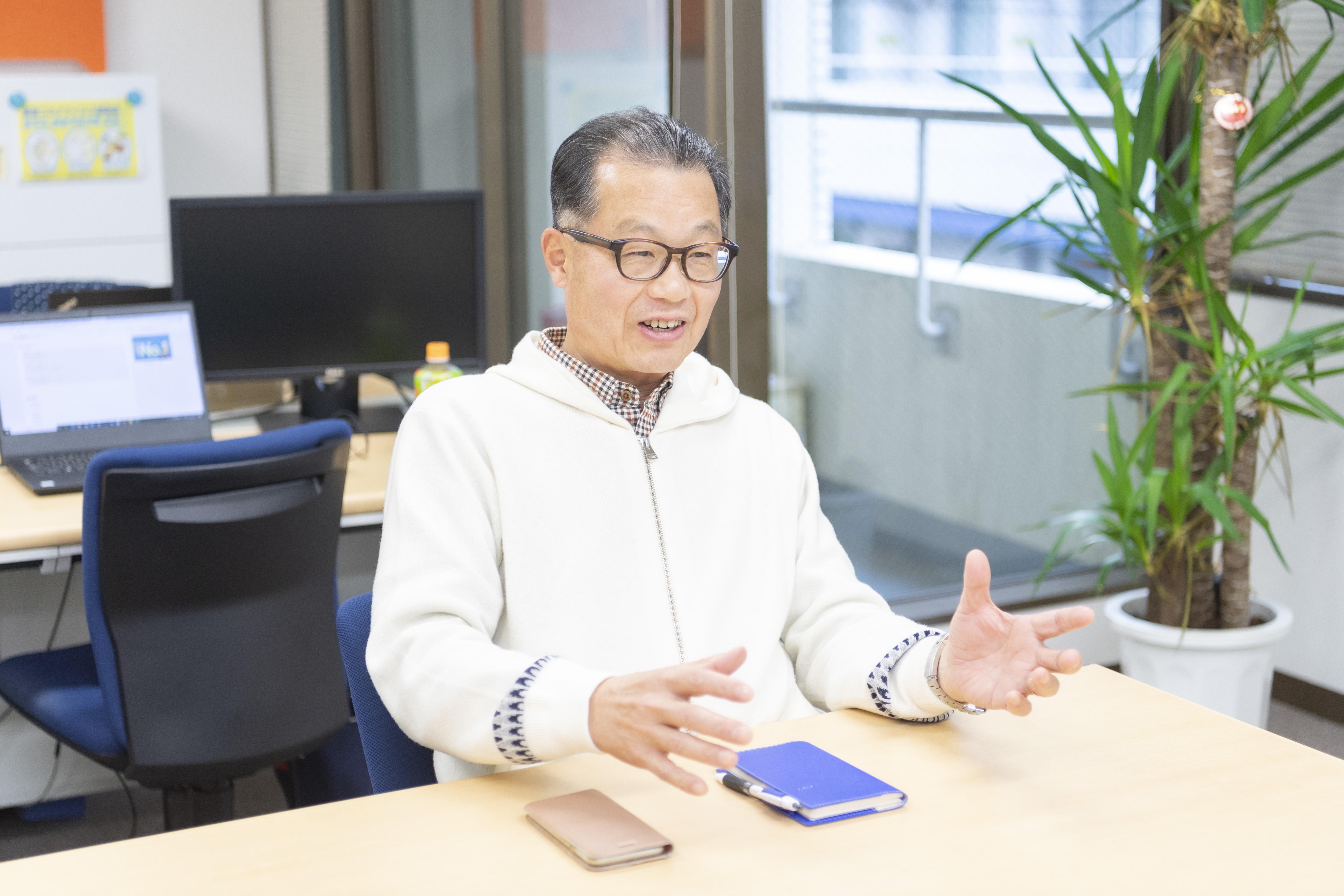 「社長も私も元・ITエンジニアという強みを活かし、エンジニア社員の立場に立ったやりがいのある環境づくりに力を入れています。現在力を入れているのは自社内開発。他社ではできない受託開発やプライム案件を増やしています。将来は自社開発に挑戦したい方もぜひご期待ください」（田中取締役）