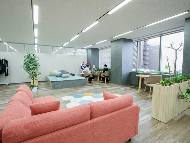 Tech化に向けてまず取り組んでいることが、デジタルやデザインといったクリエイティブ分野の内製化だ。申し込みから契約までWEB完結が可能で、ログインやリアルタイムの利用状況確認等にも対応しているスマホアプリを展開している。