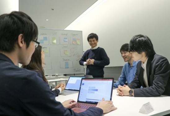 同社の新規事業コンサルティングは、技術シーズの用途仮説立案からPoC先の開拓まで、一気通貫での支援を行う。