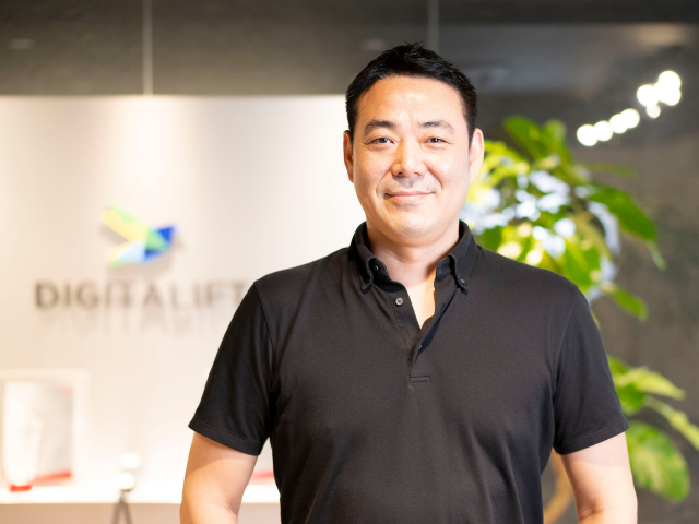 代表取締役　百本 正博氏
大手総合広告代理店での経験を生かし、丁寧で質の高い仕事にこだわっていると話してくれた。