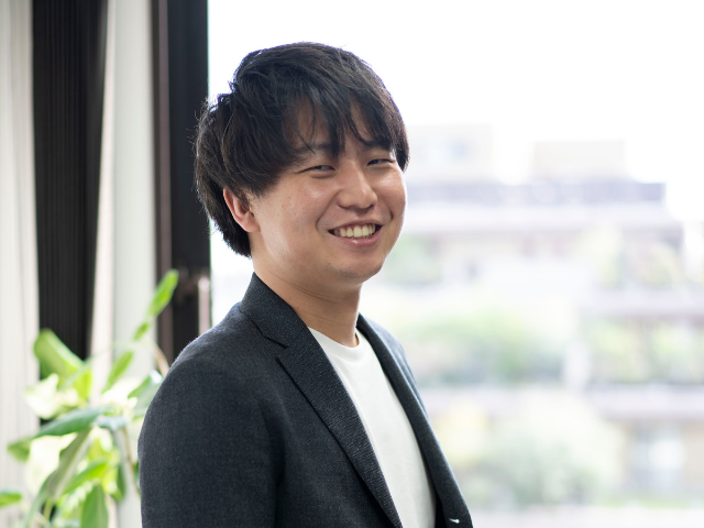 ベタベタしすぎず、ただし信頼関係はある。適度な距離で仕事に打ち込める仲間は大事な存在だ。