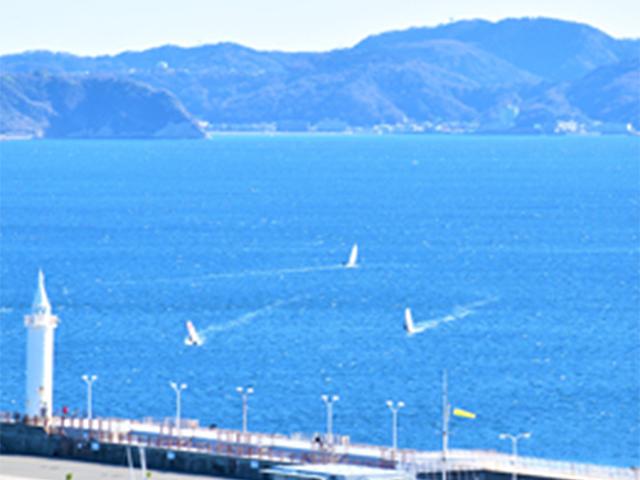 海の風、潮の香りを感じることができるのも藤沢の魅力。IT企業＝都心で働くという考えは今となっては一昔前の話。ワークライフバランスを重視しながら働きたい人にとっても、最適な環境がある。