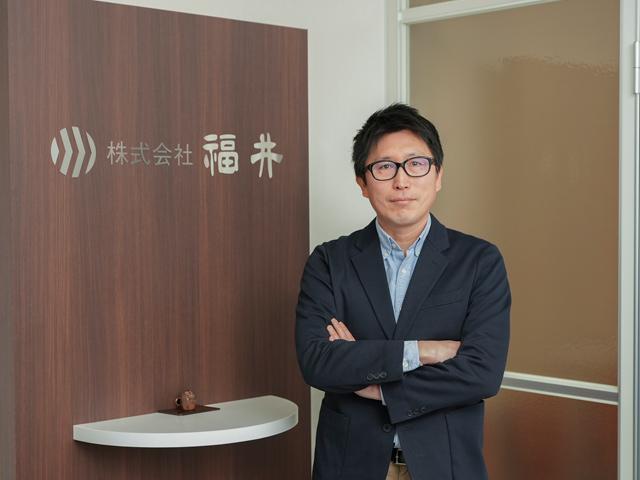 1912年創業の老舗企業で、取扱商品は物流在庫2万アイテム、商品データベース行数40万行に及ぶ。