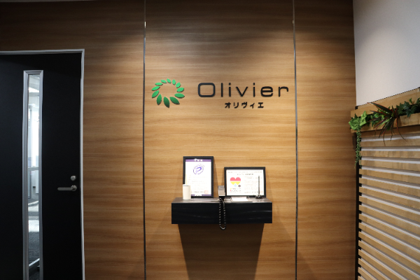 同社は2016年9月の設立という新鋭ながら、フィンテックや自然言語処理といった先端領域のシステム開発を、ほぼ全てクライアント直で受託。創業以来4期連続増収増益。特にコロナ禍にある今期は対前年比、売上1.8倍、利益4倍と言う強さが際立っている。
