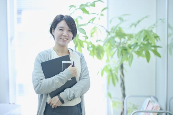 募集している求人：【東京勤務＊データ分析】自社システムの運用・データ集計/マーケティングや提案力が身につく！【年休123日】