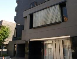 京都オフィス。京都市営地下鉄「丸太町駅」から徒歩1分と便利な立地です。