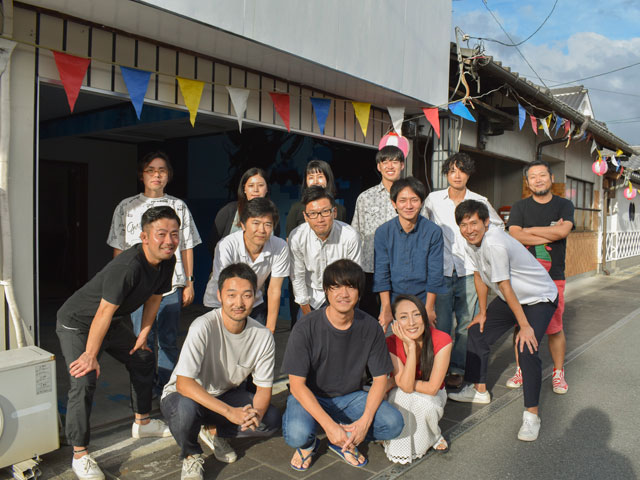 現在は15名のメンバーが働いており、半分は熊本県の出身者だ。またリモートワークを積極的に取り入れて、柔軟な働き方も実践している。