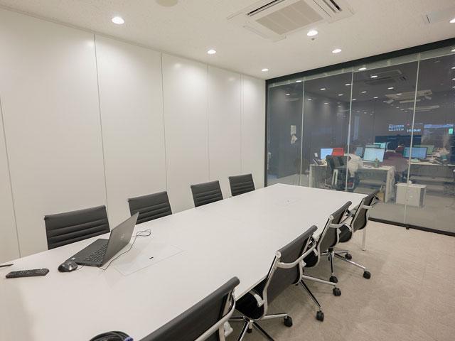 監視・運用にとどまらず、データベースの書き換え等一般的な運用会社よりも一歩踏み込んだサービスも特徴。