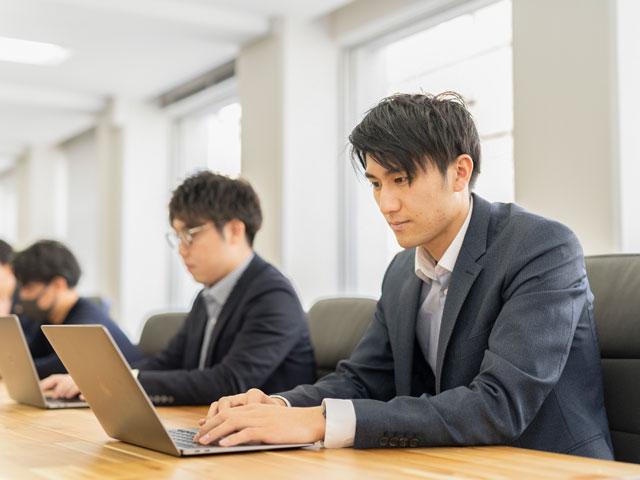 私たちはデジタルが普及しても「顔の見える商売」をし続けます。
そんな私たちにとって顧客との伴走はキーワードであり全員が「感情価値」を提供できるように意識しております。