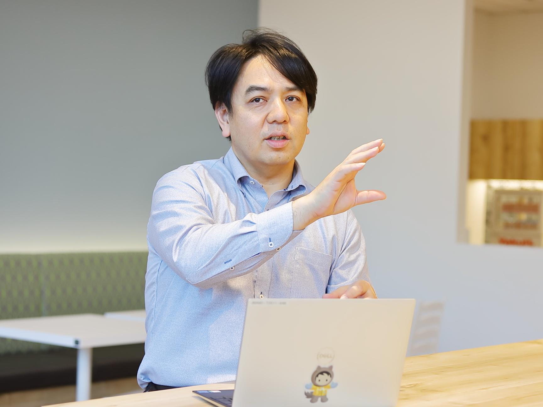 国内にある企業約400万社のうち、2025年までに後継者不在によって廃業に追い込まれる可能性がある企業数は約127万社に上るとされ、さらに、そのうちの約半数である60万社に関しては黒字決算企業であり、廃業によってGDPの約22兆円が減少すると言われいる。