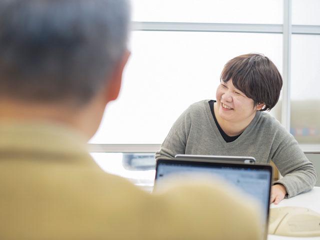 フラットでルールに縛られずにのびのびと働くことができるのが同社の特徴。