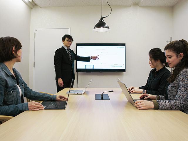 事業内容は、受託のデジタルマーケティング支援事業だけでなく、デジタル人材育成サービス、自社Webメディアの運営も行っている。