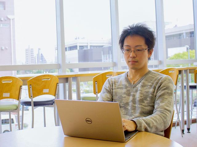 ディープラーニングによって肉声に近く、多様な感情・発話スタイルの音声を合成できる手法を独自開発し、特許を取得。