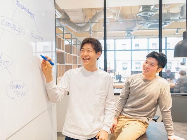 分かりやすい報酬体系もsinkaで働く魅力だ。「稼ぎたい」という人は常駐案件を担当しながら受託案件や副業をすることもOKで、月収100万円以上も不可能ではない。