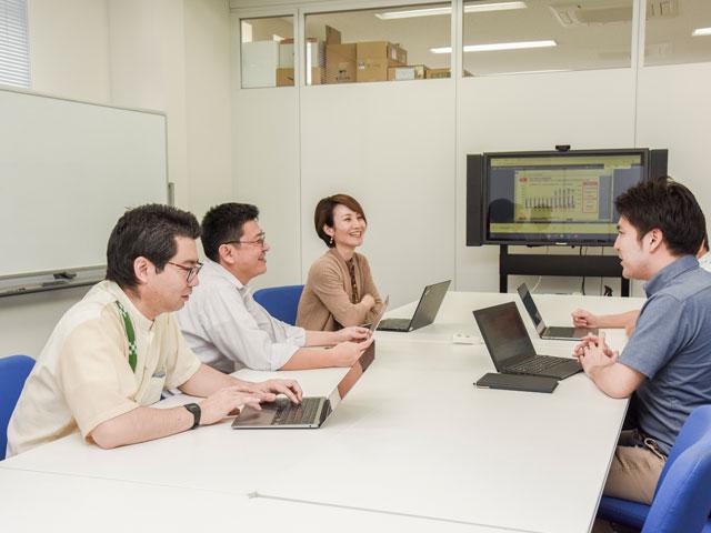 ビッグデータを活用した、革新的ソリューション。


私たちマギー株式会社は、全国から集まる日次数百万レコードの小売店のID-POSデータをもとに、パーソナルプロモーション・データ分析などリテールマーケティング領域における革新的なソリューションを提供しています。